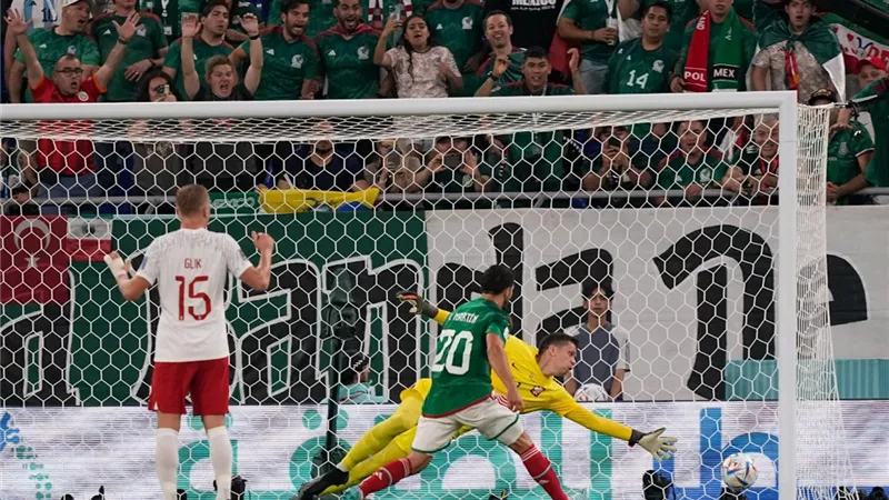كأس العالم.. التعادل السلبى يحسم الشوط الأول من مواجهة بولندا والمكسييك