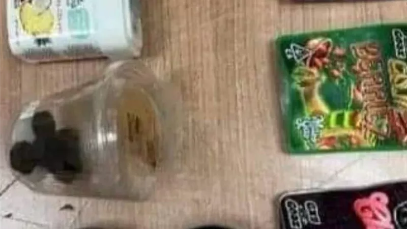 جمارك المطار تحبط محاولة تهريب عدد من أكياس الماريجوانا