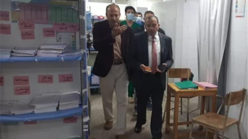 رئيس جامعة بنى سويف فى زيارة مفاجئة لطوارئ المستشفى الجامعى