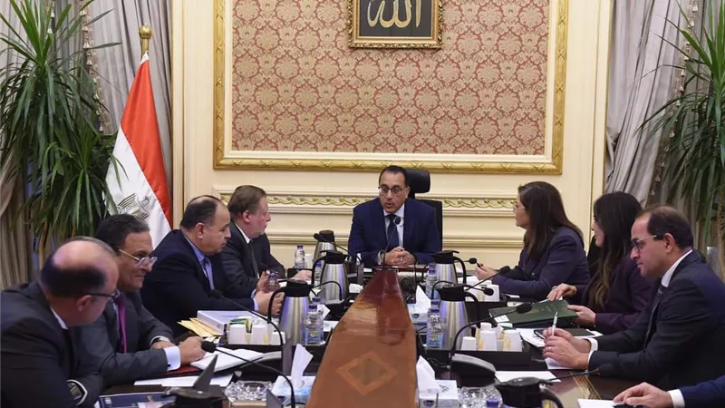 رئيس الوزراء يتابع الترويج لجذب مزيد من الاستثمارات لسوق رأس المال
