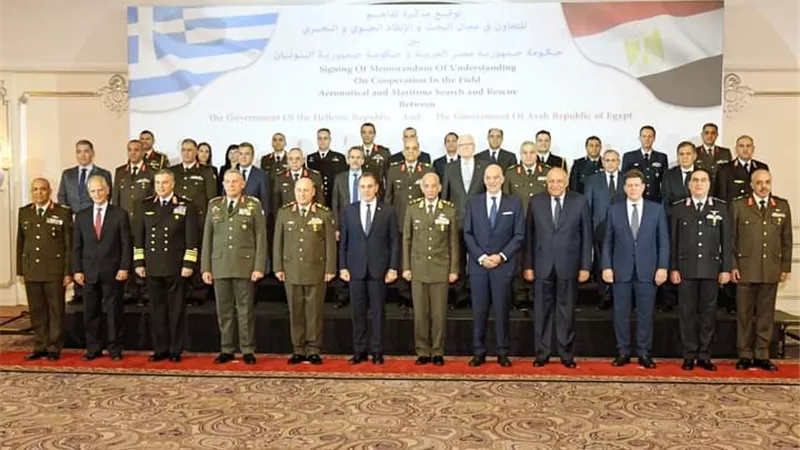 وزير الدفاع يوقع مذكرة تفاهم مع نظيره اليونانى فى مجال البحث والإنقاذ