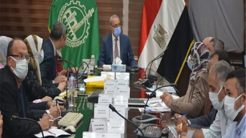 محافظ القليوبية يناقش تحديث الأحوزة العمرانية بكفر شكر وقليوب