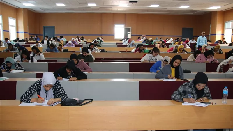 جامعة طيبة التكنولوجية بالأقصر تواصل عقد امتحانات 