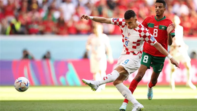 فرص خطيرة وتألق بونو بمخلص شوط أول مثير بين المغرب وكرواتيا.. فيديو