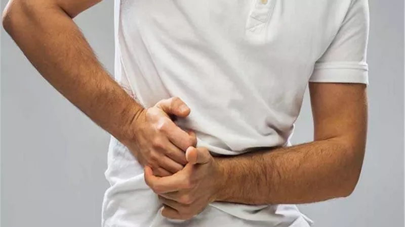 تعرف على أسباب آلام جانب البطن الأيمن