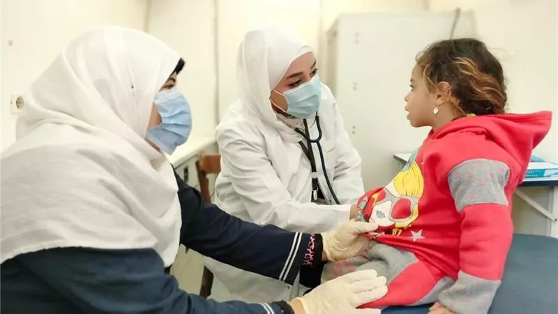 توقيع الكشف الطبي وعلاج 1861 حالة خلال قافلة طبية بقرية الناصرية