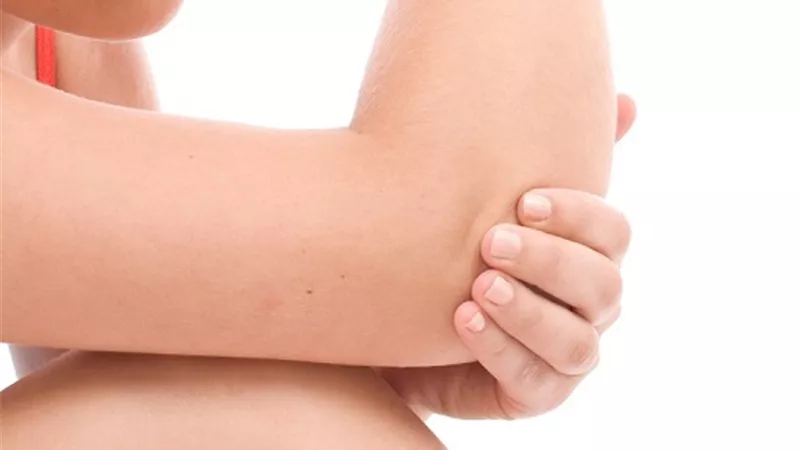 أعراض وأسباب وعلاج خشونة الكوع