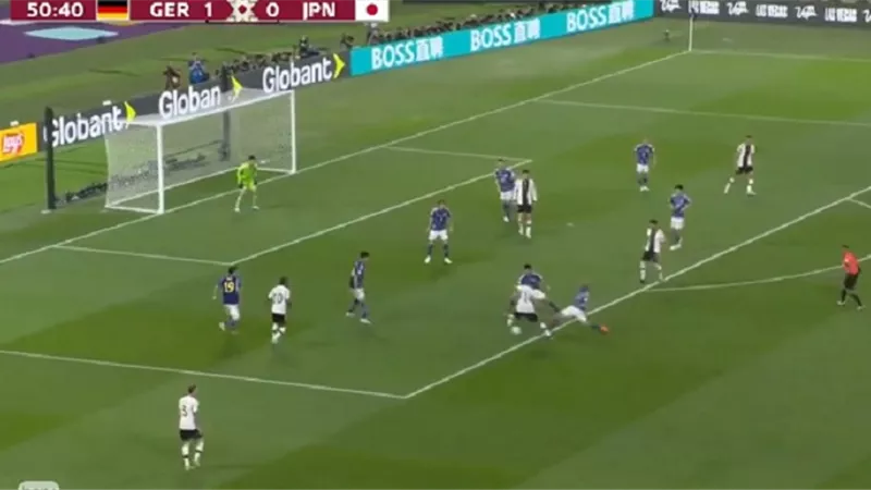 أصغر لاعب فى المونديال يتلاعب بالكمبيوتر اليابانى - فيديو