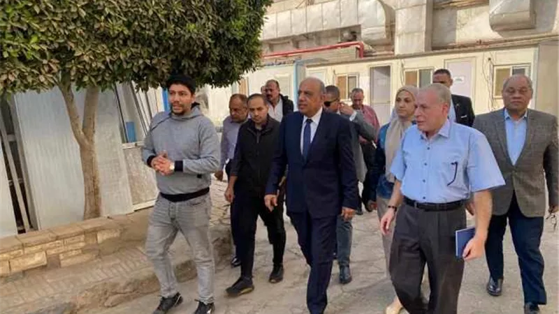 وزيرقطاع الأعمال يتفقد الدلتا للصلب والعربية للأدوية في جولة مفاجئة