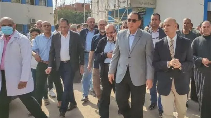 محافظ الشرقية يتفقد مركز الغسيل الكلوى
