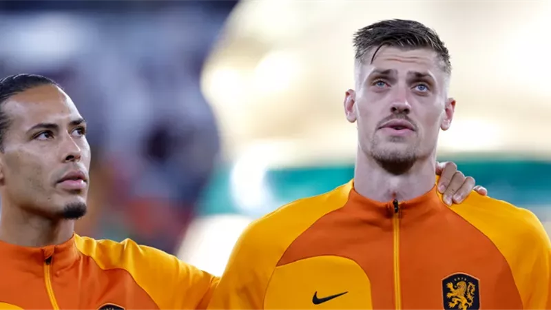 قصة اللاعب الأطول قامة فى المونديال.. من مغمور أراد الاعتزال إلى نجم هولندا