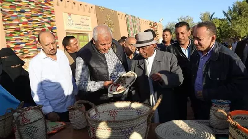 محافظ الوادى الجديد يشيد بمنتجات أبرز الجمعيات الأهلية