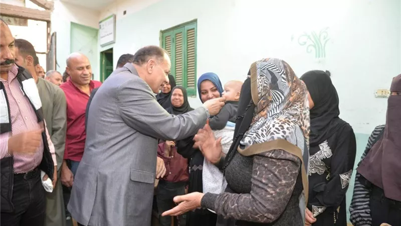 محافظ أسيوط يتفقد مشروع إنتاج السجاد اليدوي بقرية دوينة بأبوتيج