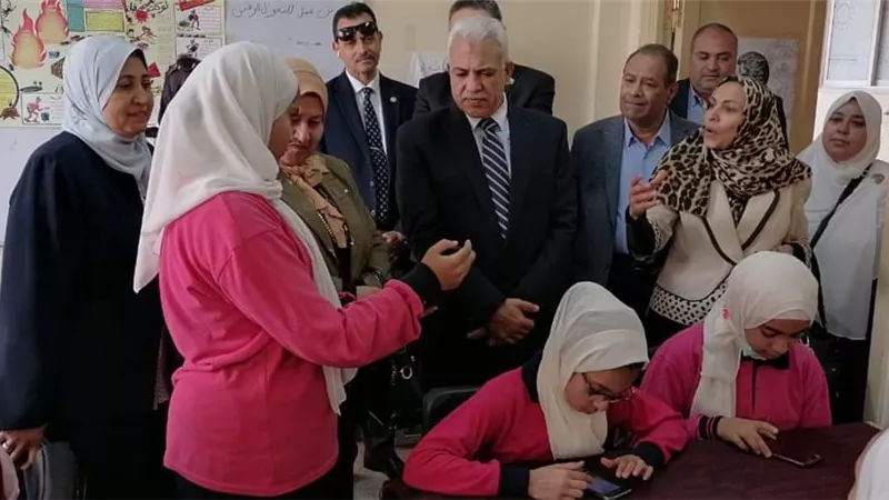 مدير تعليم القاهرة يتفقد مدارس الاسمرات