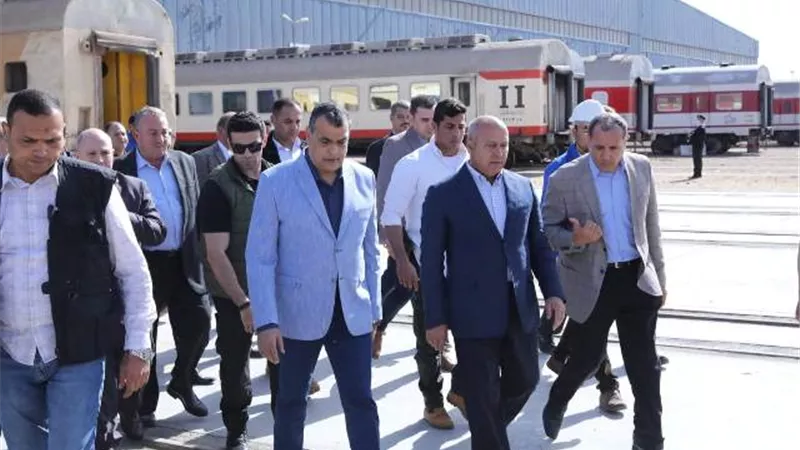 وزيرا النقل والدولة للإنتاج الحربي يتفقدان ورش كوم ابوراضي