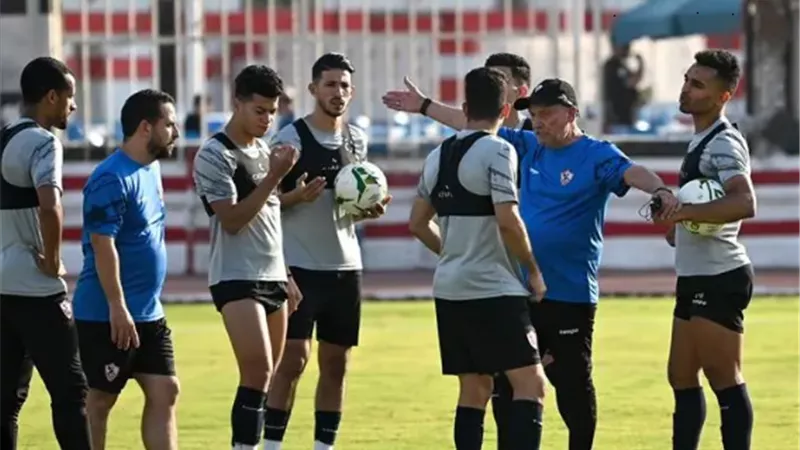 الجهاز الفني للزمالك يطالب اللاعبين بتنفيذ التعليمات أمام المصري