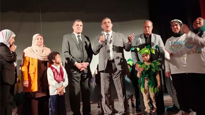 عرض مسرحى للتربية والتعليم بقصر ثقافة السويس