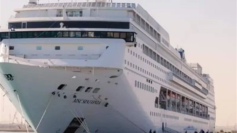 ميناء السخنة يستقبل الفندق العائم MSC Splendid
