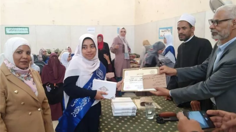 طالبة إسنا الأقصرية تحصل على المركز الثالث