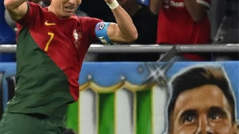 رونالدو وميسى فى لقطة رائعة بكأس العالم قطر 2022 - شاهد