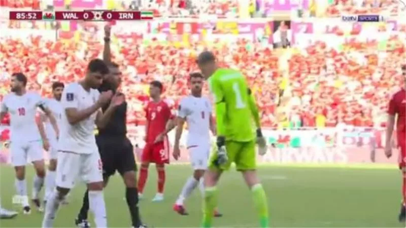 شاهد.. أول بطاقة حمراء في مونديال قطر