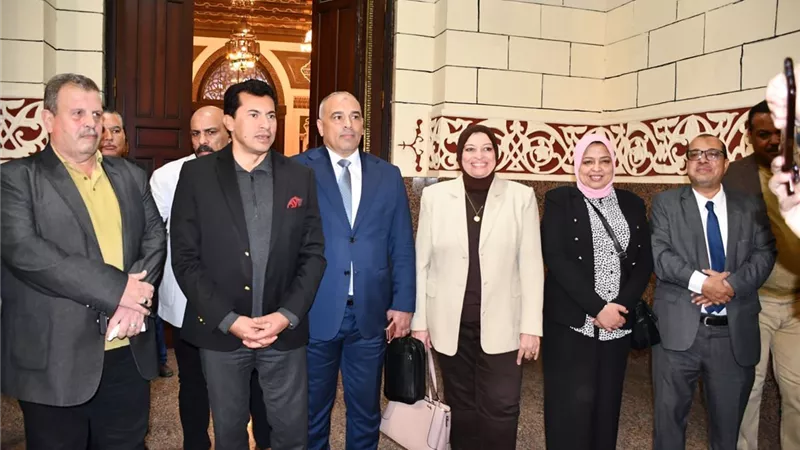 وزير الرياضة يودع المشاركين في أولى أفواج قطار الشباب للأقصر وأسوان