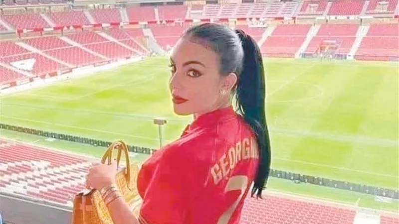 جورجينا تشعل المدرجات.. وتتصدر التريندات