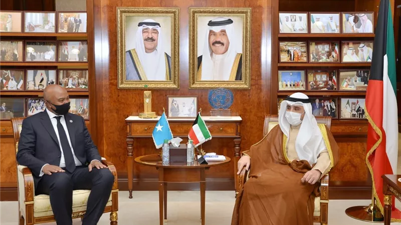 وزيرا خارجية الإمارات والصومال يبحثان تعزيز العلاقات الثنائية