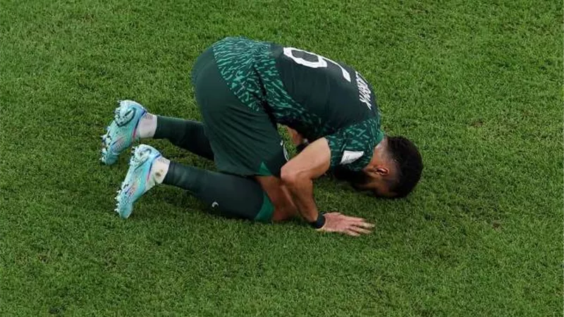 عقب الخسارة من بولندا.. ماذا يحتاج المنتخب السعودى للصعود لدور الـ 16 بالمونديال؟
