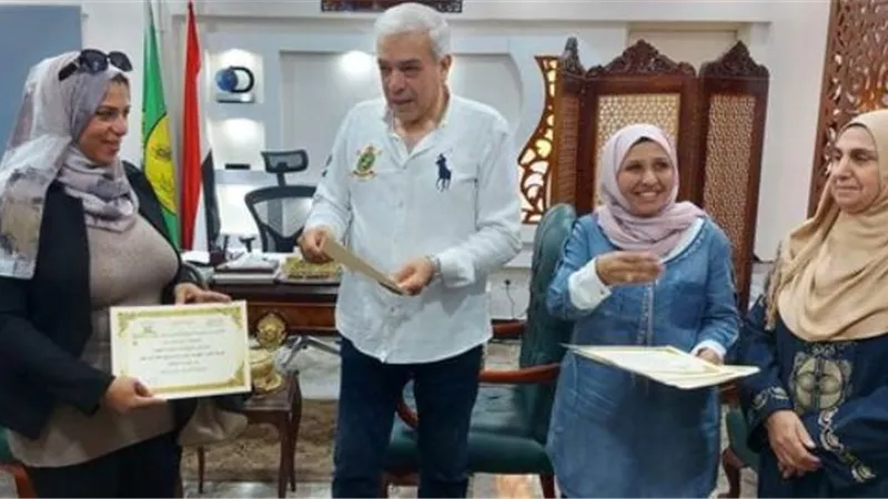 مدير تعليم الإسماعيلية يكرم ادارة الوحدة المنتجة