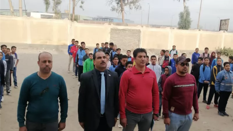 مدير تعليم الخانكة يتابع مدارس مساكن ورش السكة الحديد