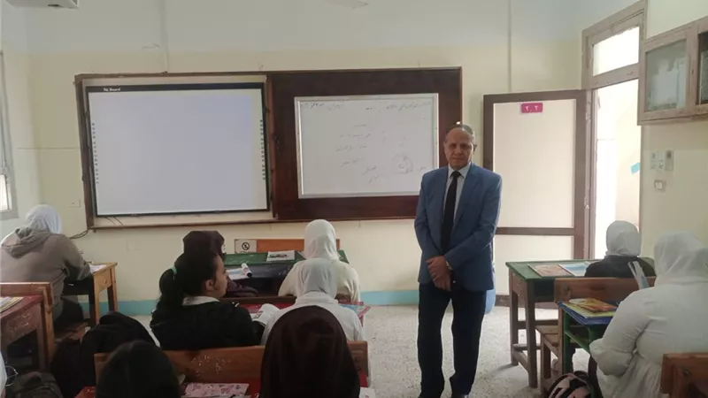 وكيل تعليم كفر الشيخ يتفقد المدارس ويشيد بمستوى الطالبات