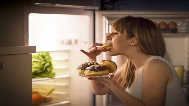 ما سبب ارتباط الوجبات السريعة بالشعور بالألم ؟