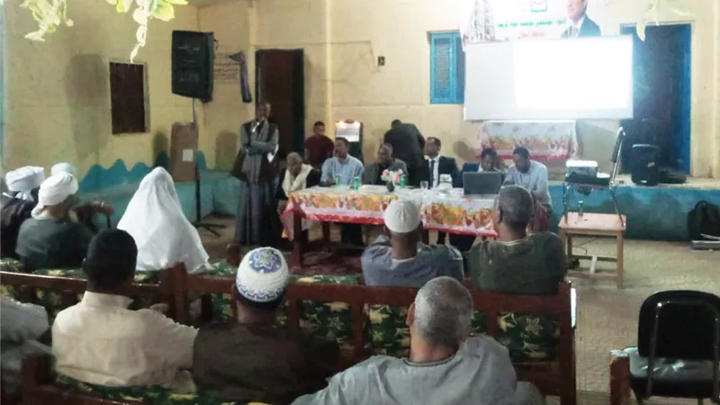 محافظ أسوان يتابع تنظيم جلسات الحوار الوطنى بقرية الكوبانية