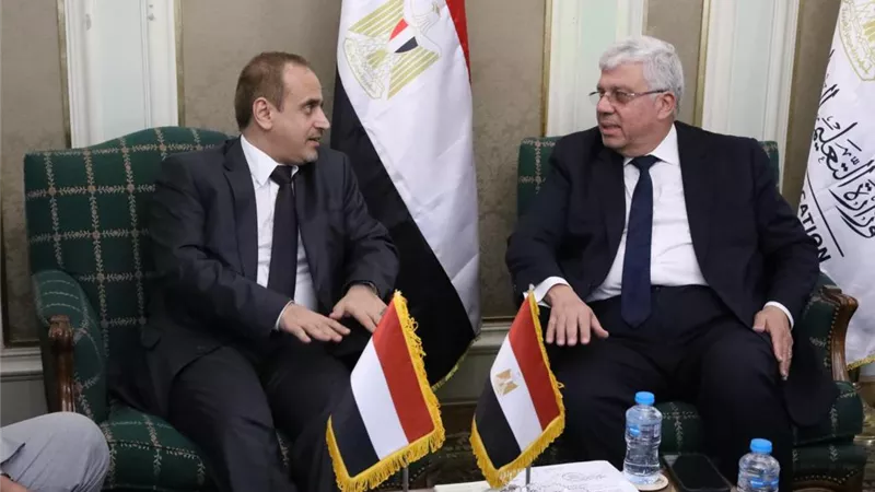 وزير التعليم العالي يبحث مع نظيره اليمني التبادل التعليمي والبحثي