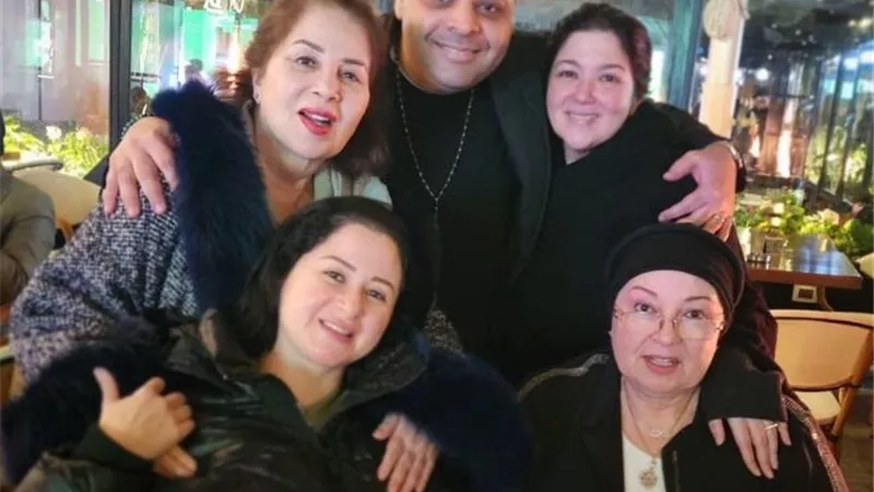 وجودك مهم فى حياتي.. مي نور الشريف تهنئ والدتها بعيد ميلادها