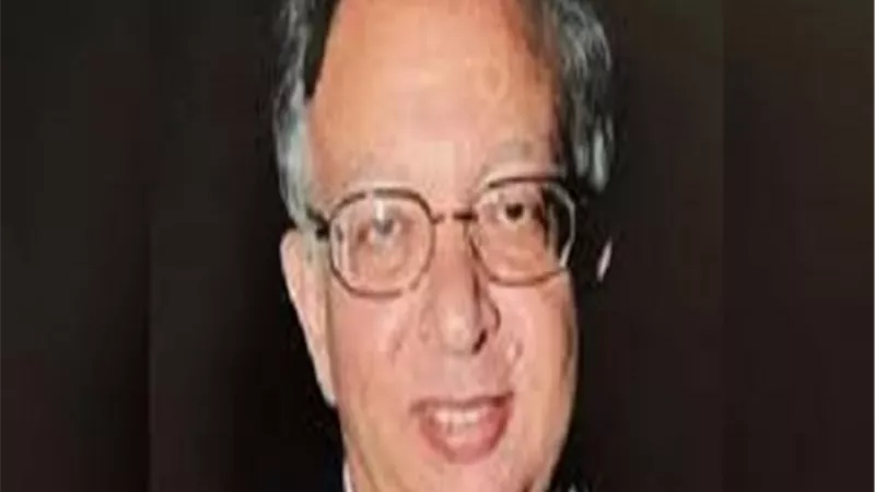عمرو الليثي يتلقى عزاء عمه المنتج وجيه الليثى بالحامدية الشاذلية