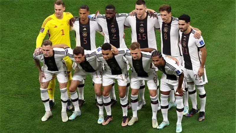 مدافع ألمانيا يحذر من مواجهة كوستاريكا بكأس العالم