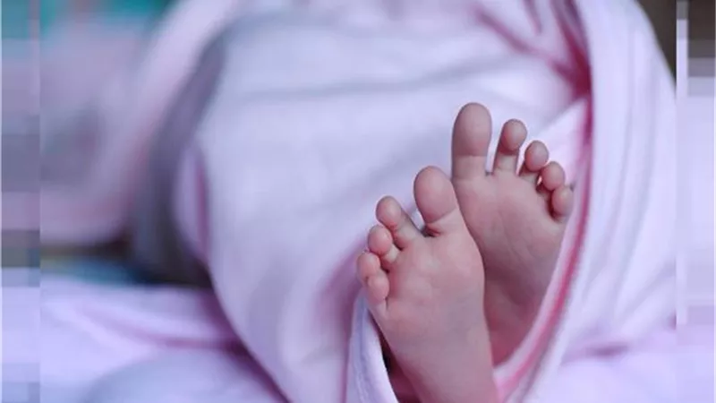 أب يقتل طفله الرضيع.. وضع له الجير فى اللبن لاعتزامه طلاق زوجته