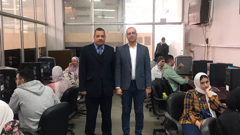 طلاب جامعة القناة يتتدربون علي حل مشاكل الحاسب الآلي
