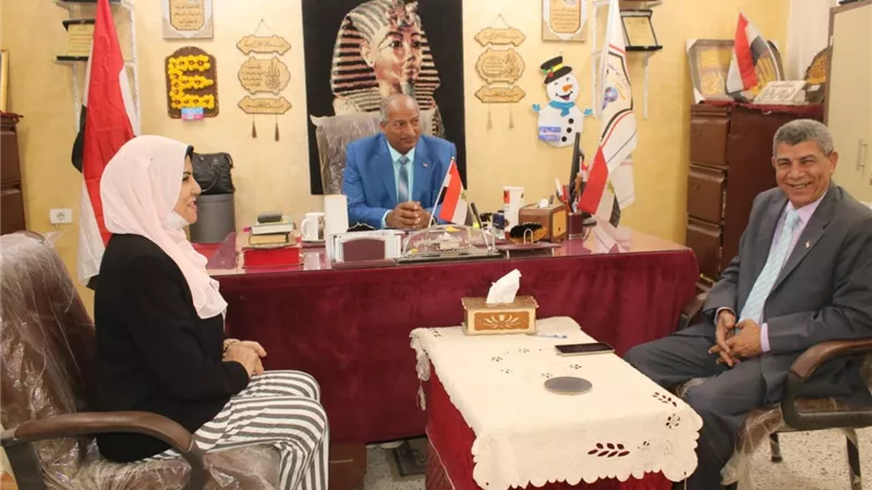أحالة المتابعين والموجهين للتحقيق وتكريم مديرة مدرسة بالواسطى