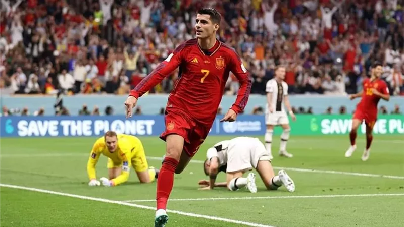 موراتا يسجل هدف التقدم لأسبانيا فى شباك الماكينات الألمانية