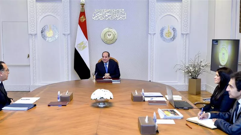 الرئيس السيسي يستعرض نتائج قمة المناخ في حشد التمويلات الإنمائية للمشروعات الوطنية للتحول الأخضر