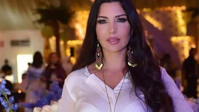 اطلالة مثيرة لاميتا فرنجية تخطف قلوب محبيها .. فيديو