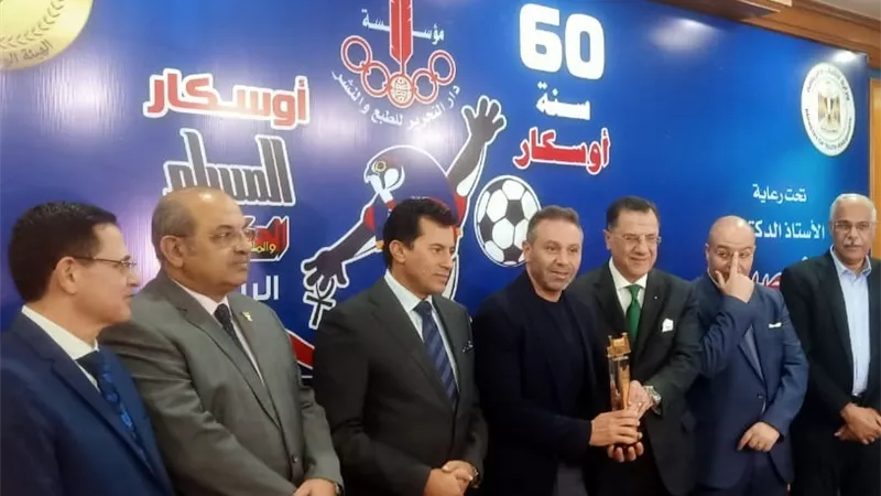 حازم أمام يفوز بجائزة أفضل محلل كروى فى أوسكار المساء