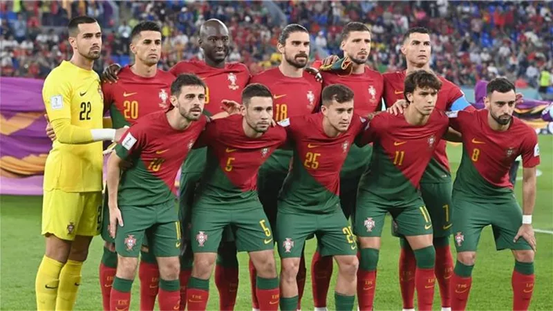 فيديو .. صور رونالدو تزين استاد لوسيل وسط هتافات جماهير البرتغال