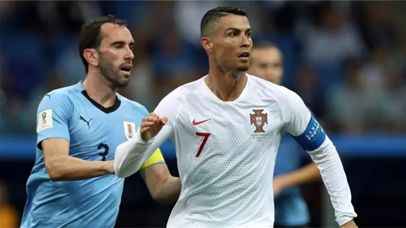 فيديو .. حارس البرتغال ينقذ مرماه من هدف محقق لأورجواى