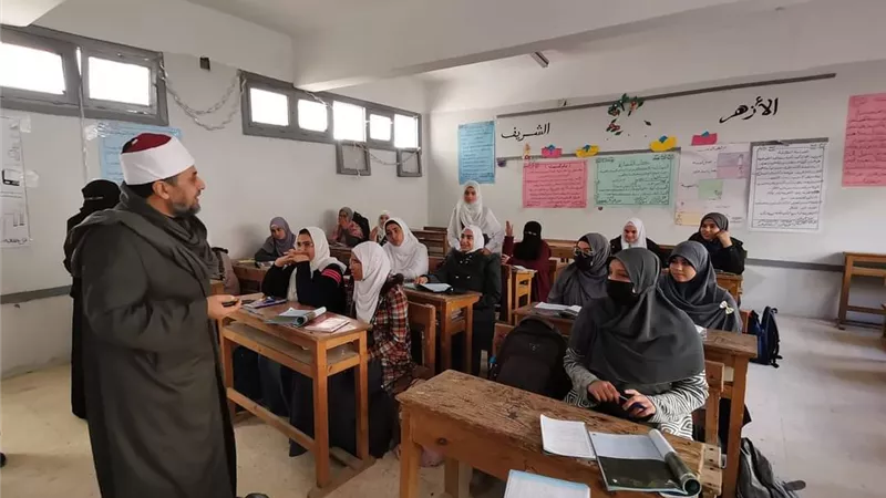 الجنيدي يفاجئ معاهد العاشر من رمضان الأزهرية