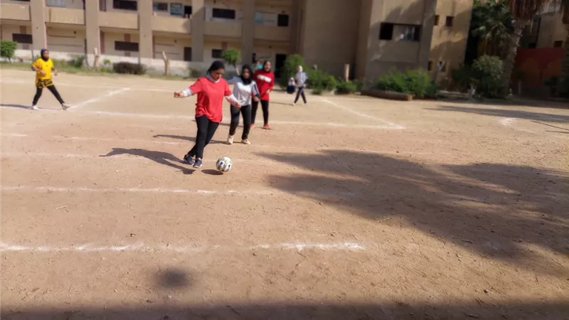 فتيات بلبيس الأزهرى أول مسابقة كرة القدم الخماسى