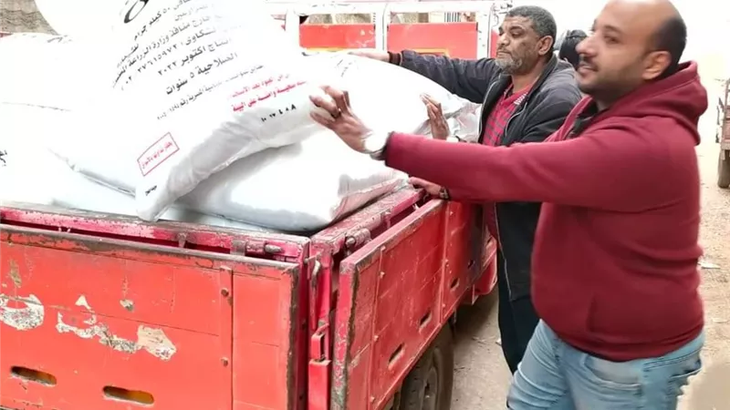 ضبط سيارة محملة بكميات من الأسمدة الزراعية المدعمة بمركز ناصر